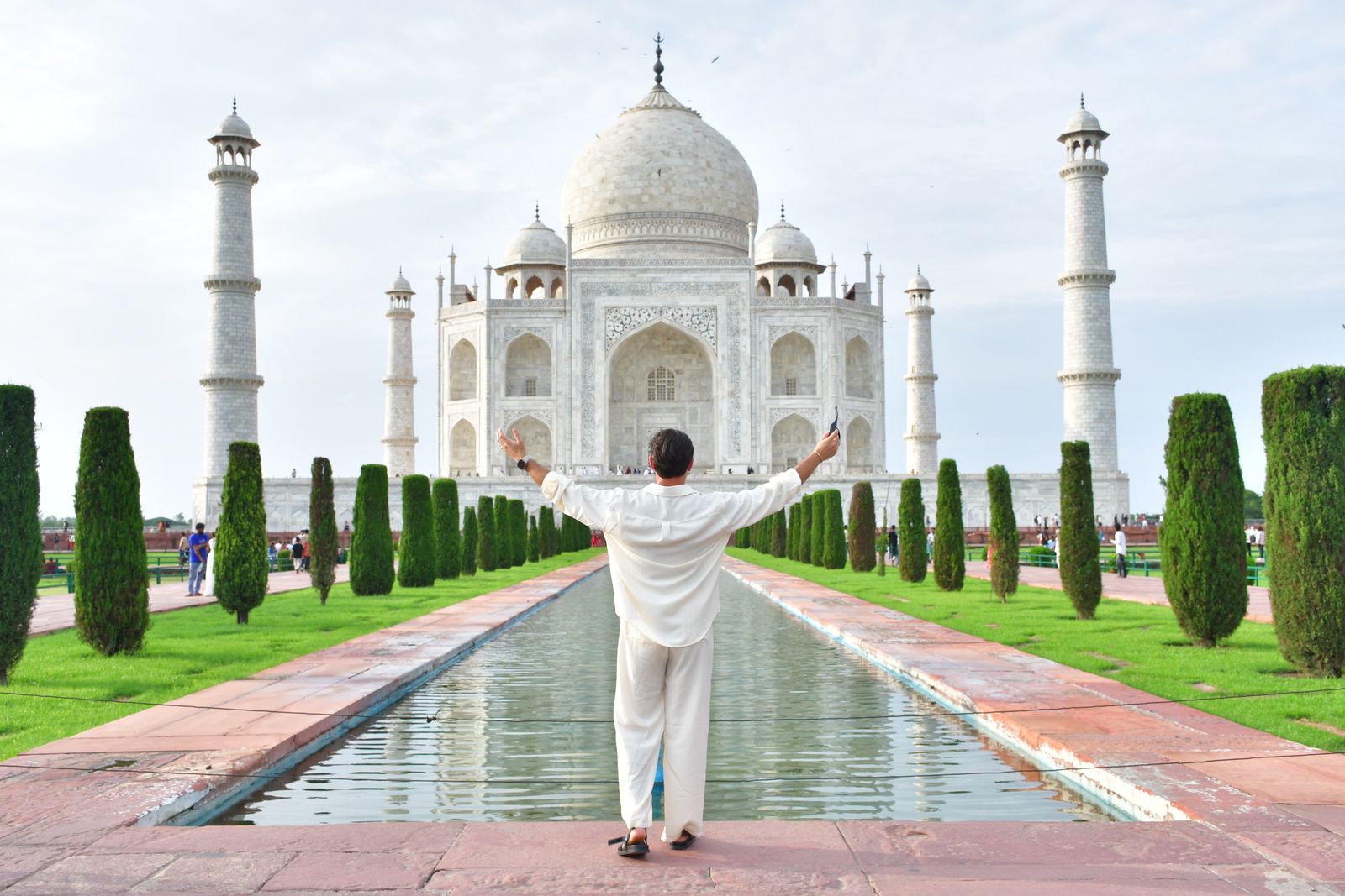 Daniel in front of the Taj Mahal